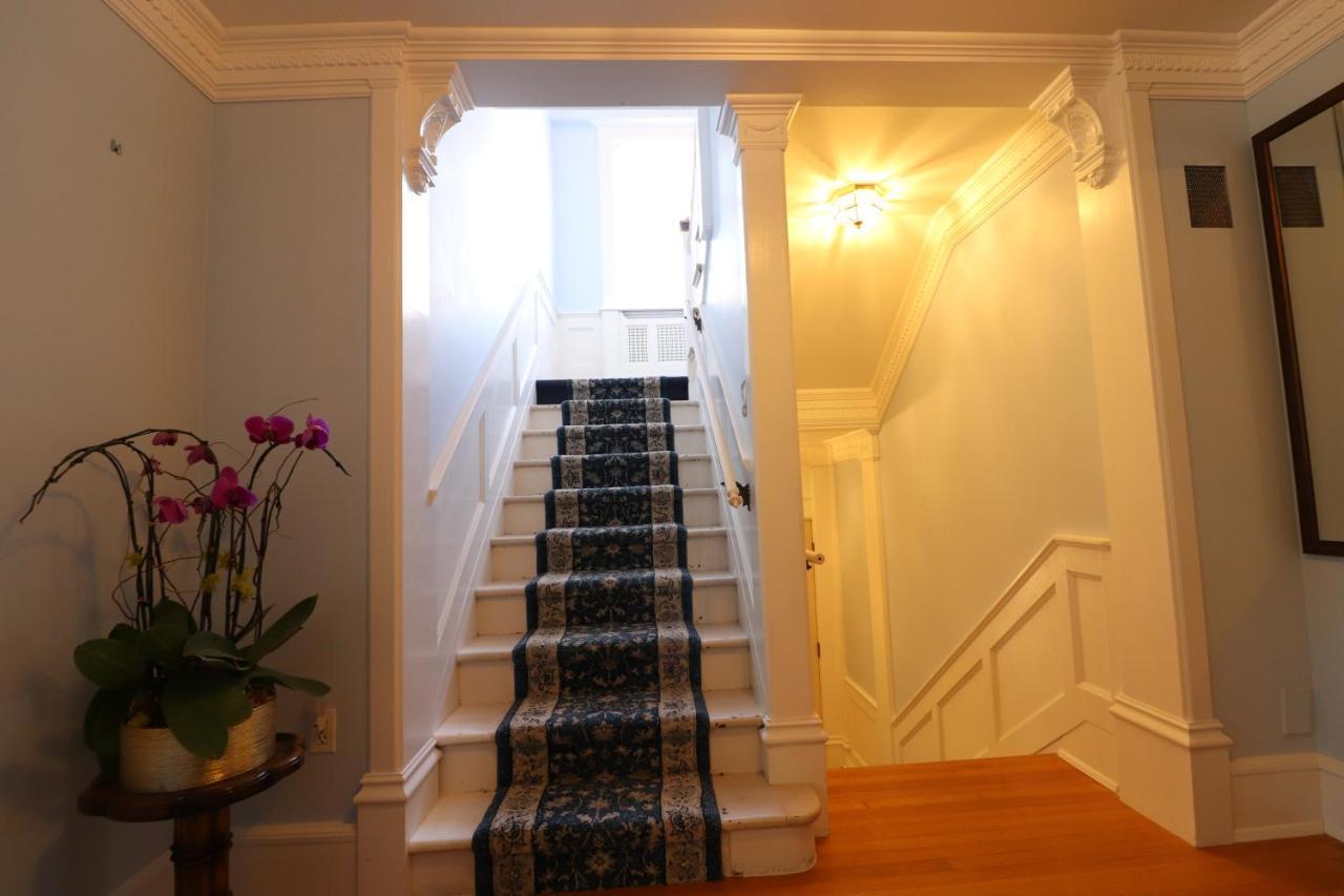 Lipton Place By Elegant Waterfront Esquimalt Екстериор снимка