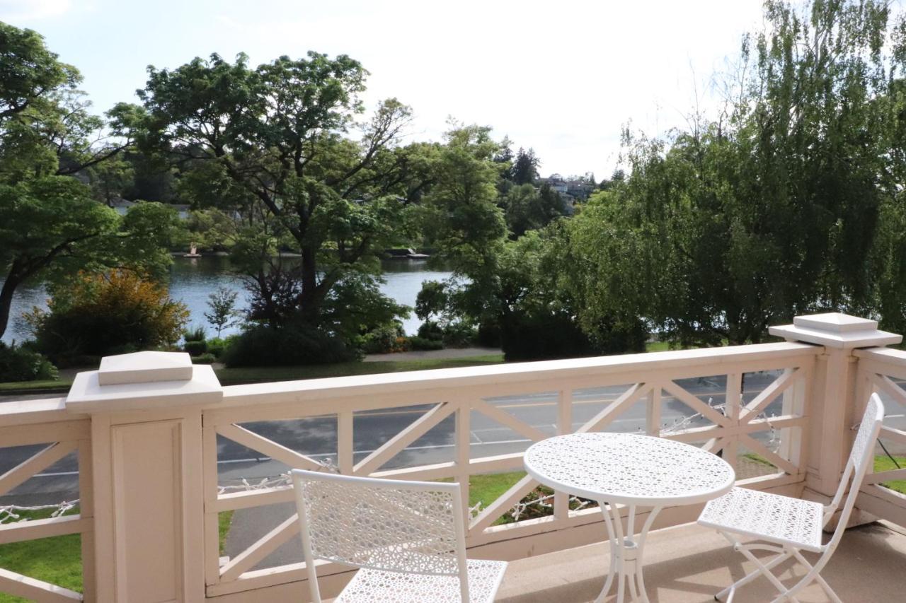 Lipton Place By Elegant Waterfront Esquimalt Екстериор снимка