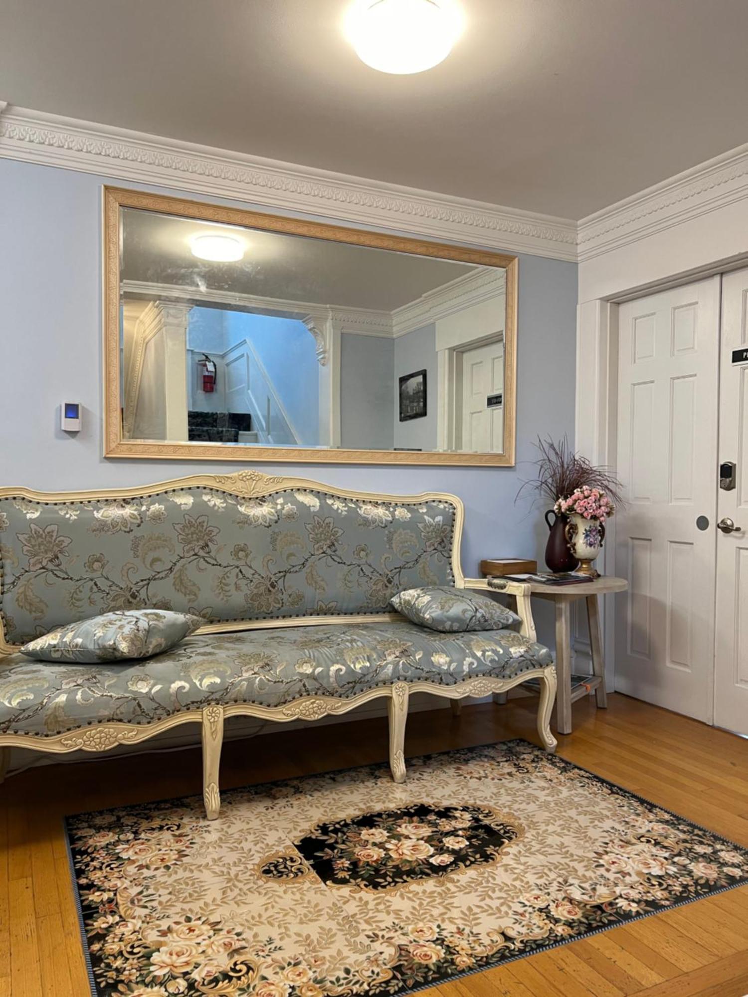 Lipton Place By Elegant Waterfront Esquimalt Екстериор снимка